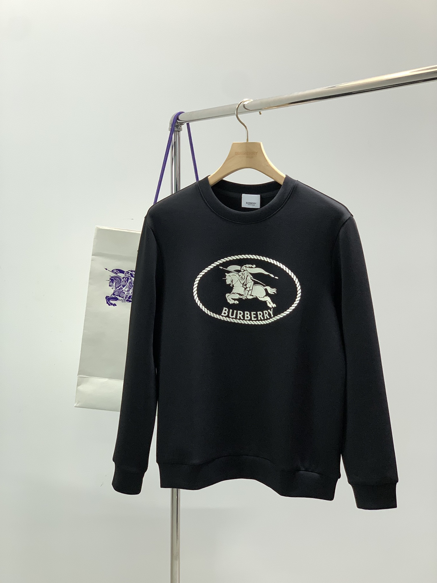 NO:546068,,BBR New Black Sweatshirt Material Wool Modal Size 48-56 48 505254 56 Length 63 65 67 69 71 Sleeve length 59.56162.5 6465.5 Bust 100 104 108 112 116 Shoulder width 43 44 4546 47,,hoodie,sweatshirts,alexander wang19860909,BBR 新款黑色卫衣 材质 羊毛莫代尔 尺码48-56  48 505254 56 衣长63 65 67 69 71 袖长59.56162.5 6465.5 胸围100 104 108 112 116 肩宽43 44 4546  47,,hoodie,sweatshirts,alexander wang,Men's clothing