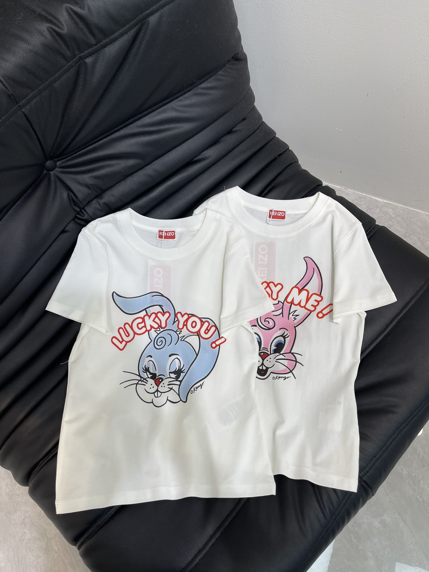 NO:545856,Kenz*25 new elastic small version Pink Lan rabbit printed short-sleeved T-shirt. Imported pure cotton fabric, classic short small version, versatile and not picky, and the upper body is very beautiful!  SML, T-shirt,tees,t-shirt,alexander wang19860909Kenz*25新款弹力小版粉兰兔子印花短袖T恤.进口纯棉面料,经典短款小版型百搭不挑人,上身非常漂亮！SML,,T-shirt,tees，t-shirt,alexander wang,Women's clothing