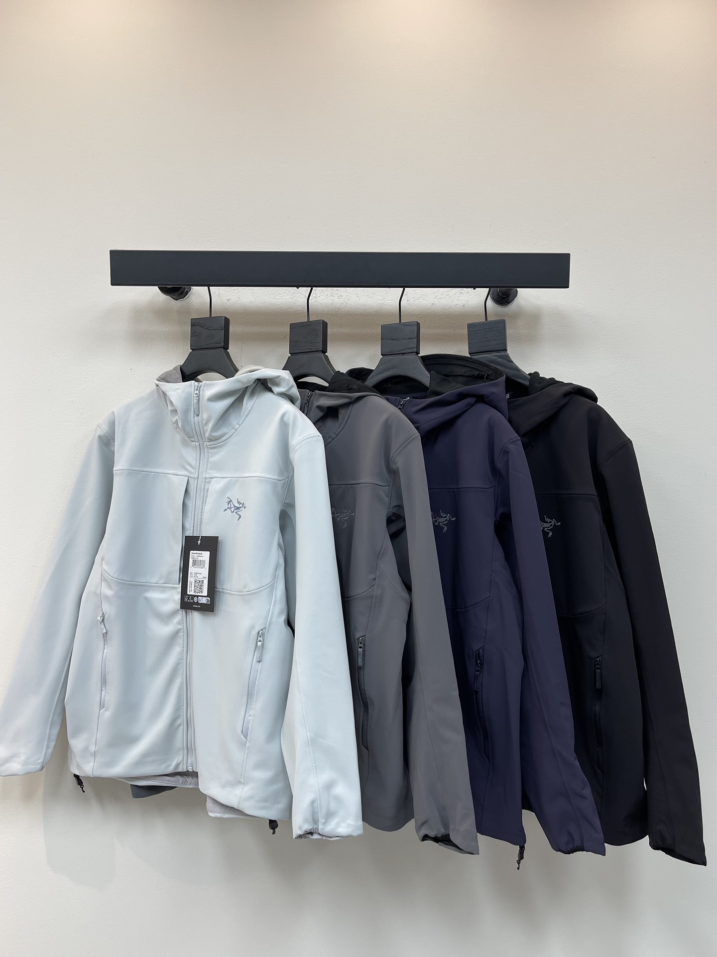 NO:545915,ARCTERY*Bird's 25 early autumn new mountaineering sportswear jacket windproof and cold-resistant plush composite fabric Regular style Men and women's style Multifunctional mountaineering jacket Seiko high-quality texture Black Navy blue Gray Nagarjuna green Aether blue Secret gray Six-color XS-XXL,,jil sander, jackets & coats,alexander wang19860909ARCTERY*鸟家25早秋新品登山运动服外套  防风抗寒加绒复合面料  常规版型 男女同款 多功能登山外套  精工制作 高级质感 黑色 藏蓝色 灰色 龙树绿 以太蓝 隐秘灰 六色XS-XXL,,jil sander,jackets & coats,alexander wang,Women's clothing