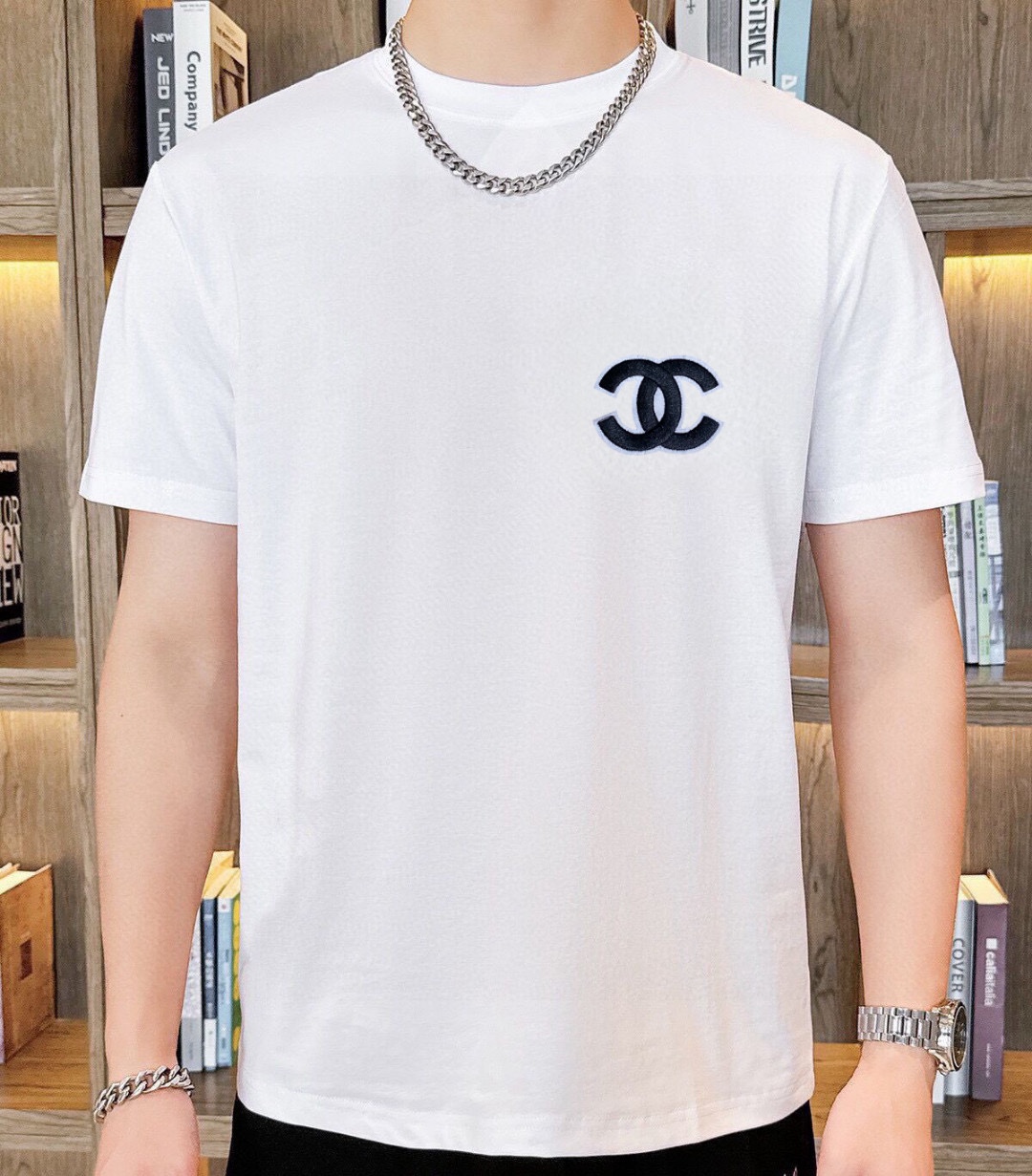 Chanel 品牌【CHANEL香奈儿】 2025新款男士短袖短裤套装 销售 市面高端版本 手感细腻柔软 让你穿着更加舒适 立体裁剪版型超赞 尺码:M-5XL下单请报身高体重