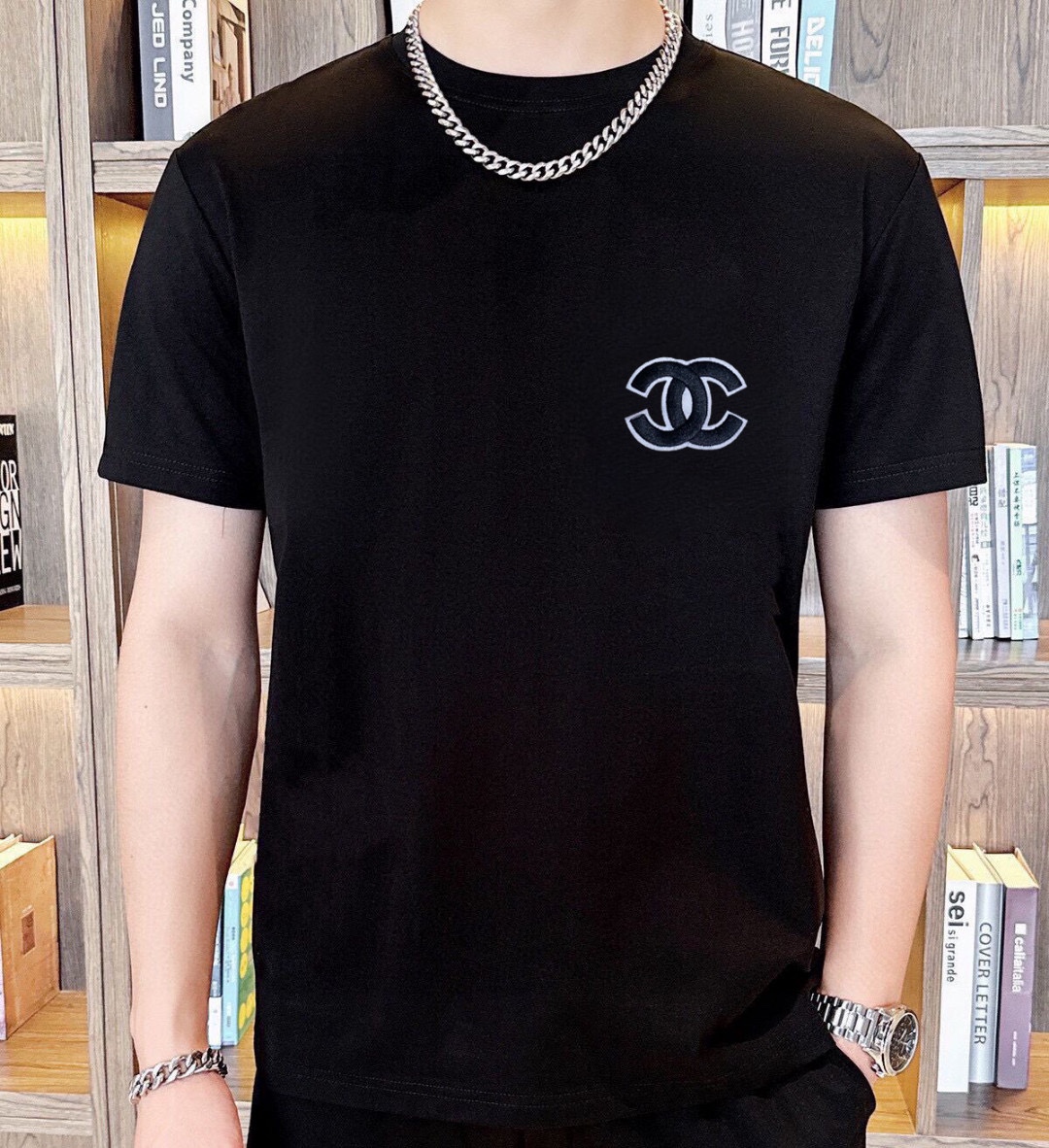 Chanel 品牌【CHANEL香奈儿】 2025新款男士短袖短裤套装 销售 市面高端版本 手感细腻柔软 让你穿着更加舒适 立体裁剪版型超赞 尺码:M-5XL下单请报身高体重