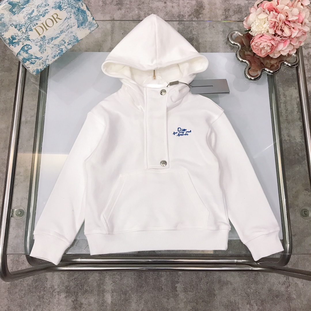 NO:579082,[Ready stock] Size - DIO* hooded pullover sweatshirt ~ Retro style embroidered LOGO logo splicing on the chest. Can be worn by both male and female babies. It looks great when worn alone or with a layered coat. The sweatshirt is made of pure cotton with a custom towel base. The thickness can be worn in winter. Soft and comfortable. Simple and fashionable. Craftsmanship is superimposed. Visible high quality. Super versatile ~ Color white. Size-110-120-130-140-150-[CM]  Counter packaging 10, clothes, dior, hoodie, sweatshirts, jackets & coats, hats,19860909【现货发】  尺寸- DIO* 连帽套头卫衣～胸前复古风格刺绣LOGO标志拼接 男女宝宝都可穿 单穿或叠加外套都超级好看卫衣定制毛巾底纯棉棉打造 厚度冬季均穿 柔软舒适 简约时尚 工艺叠加 看得见的高品质 超级百搭款～ 颜色白色 size尺码-110-120-130-140-150-【CM】 专柜包装10,衣服,dior,hoodie,sweatshirts,jackets & coats,hats,,Children's
