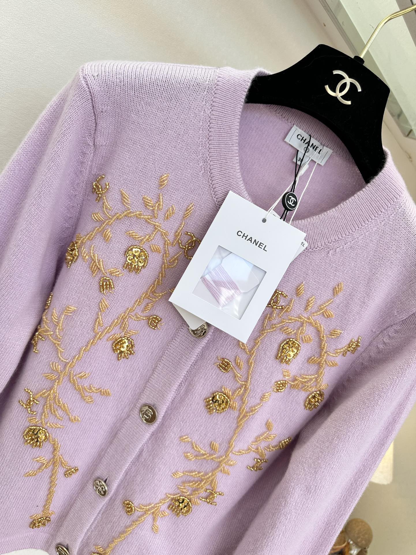 25 F 小香秋冬新品 重工艺手工订珠羊绒开衫²。●SIZE s m l ●