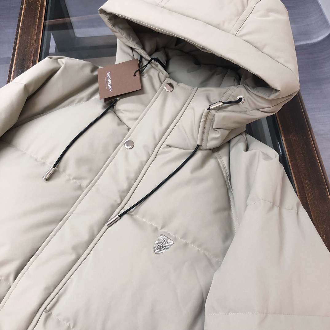 🆕BUR*BERRY 巴宝莉 25秋冬最新款连帽羽绒服外套 （帽子不🉑拆卸）版型剪裁完美穿着舒适有型，整