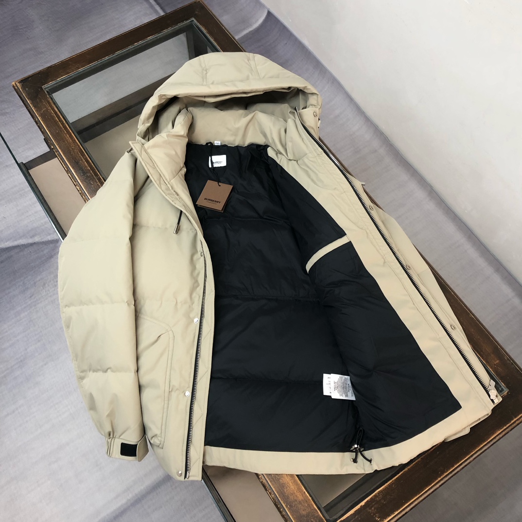 🆕BUR*BERRY 巴宝莉 25秋冬最新款连帽羽绒服外套 （帽子不🉑拆卸）版型剪裁完美穿着舒适有型，整