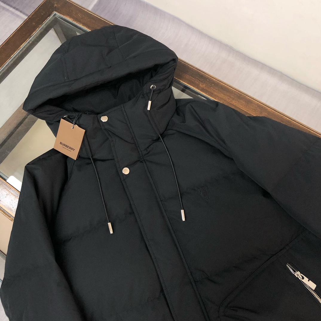 🆕BUR*BERRY 巴宝莉 25秋冬最新款连帽羽绒服外套 （帽子不🉑拆卸）版型剪裁完美穿着舒适有型，整