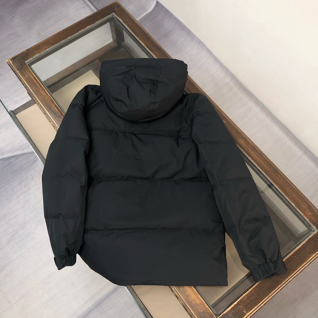 🆕BUR*BERRY 巴宝莉 25秋冬最新款连帽羽绒服外套 （帽子不🉑拆卸）版型剪裁完美穿着舒适有型，整