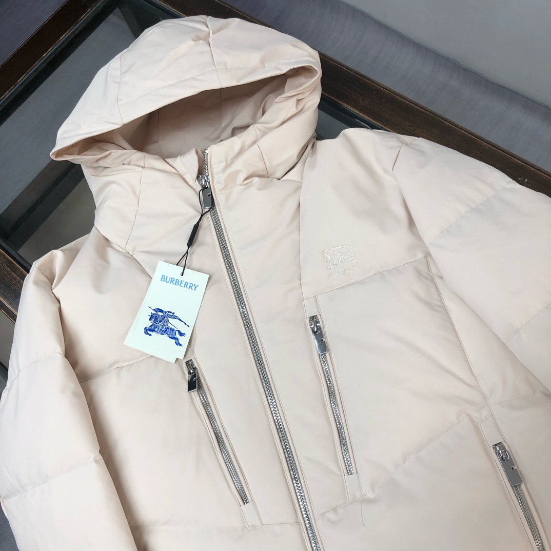 🆕BUR*BERRY 巴宝莉 25秋冬最新款连帽羽绒服外套 （帽子不🉑拆卸）版型剪裁完美穿着舒适有型，整