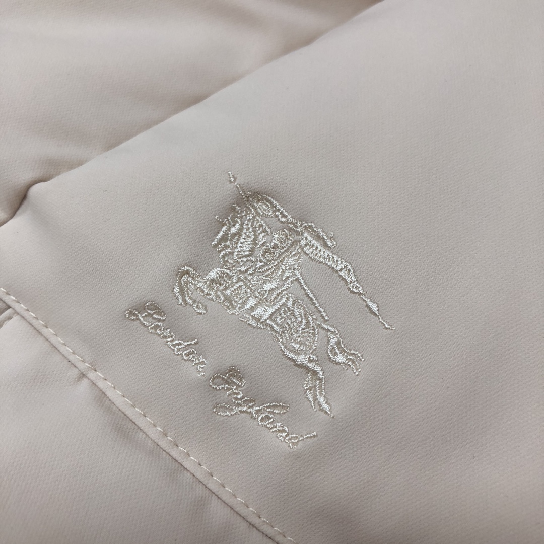 🆕BUR*BERRY 巴宝莉 25秋冬最新款连帽羽绒服外套 （帽子不🉑拆卸）版型剪裁完美穿着舒适有型，整