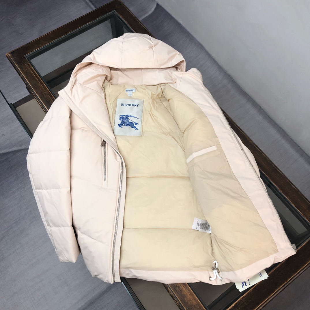 🆕BUR*BERRY 巴宝莉 25秋冬最新款连帽羽绒服外套 （帽子不🉑拆卸）版型剪裁完美穿着舒适有型，整