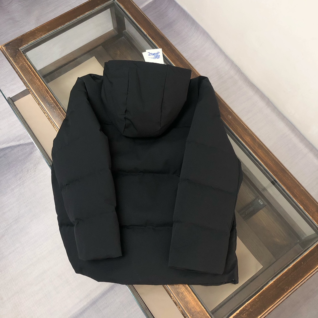 🆕BUR*BERRY 巴宝莉 25秋冬最新款连帽羽绒服外套 （帽子不🉑拆卸）版型剪裁完美穿着舒适有型，整