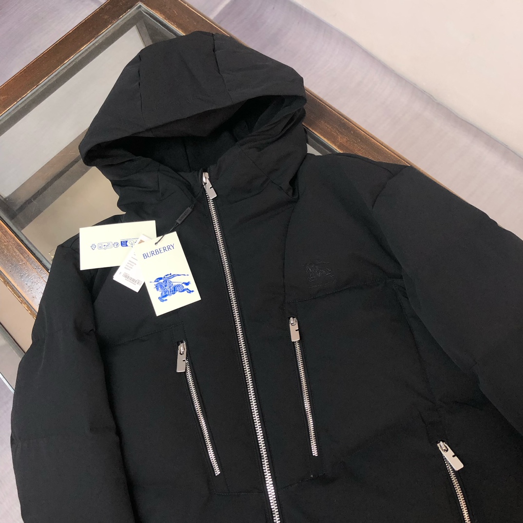 🆕BUR*BERRY 巴宝莉 25秋冬最新款连帽羽绒服外套 （帽子不🉑拆卸）版型剪裁完美穿着舒适有型，整