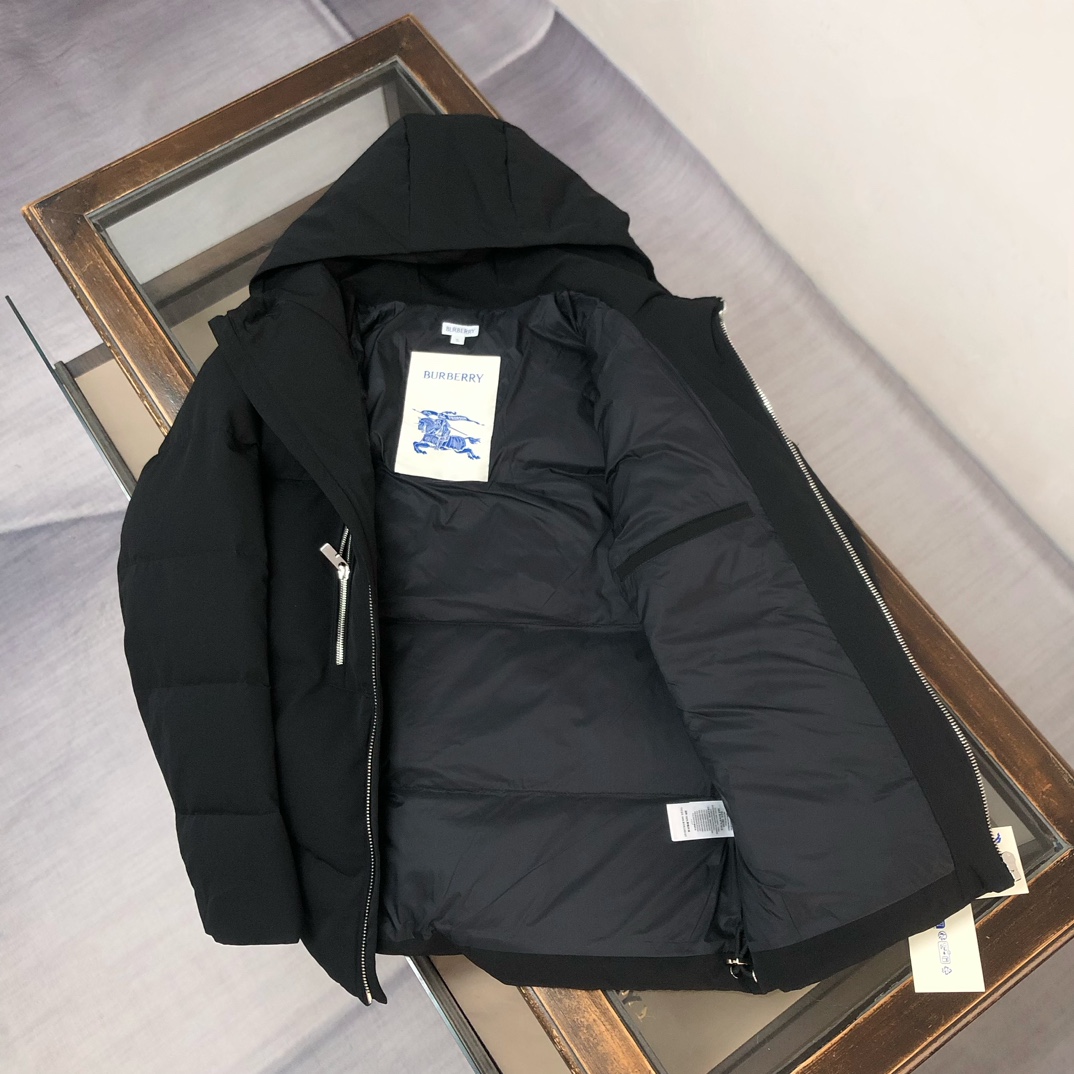 🆕BUR*BERRY 巴宝莉 25秋冬最新款连帽羽绒服外套 （帽子不🉑拆卸）版型剪裁完美穿着舒适有型，整