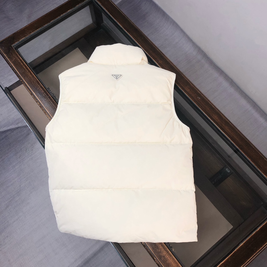 🆕PRA*DA 普拉达 25秋冬最新款立领羽绒马甲背心～版型剪裁完美穿着舒适有型，整体视觉感超强，上身效