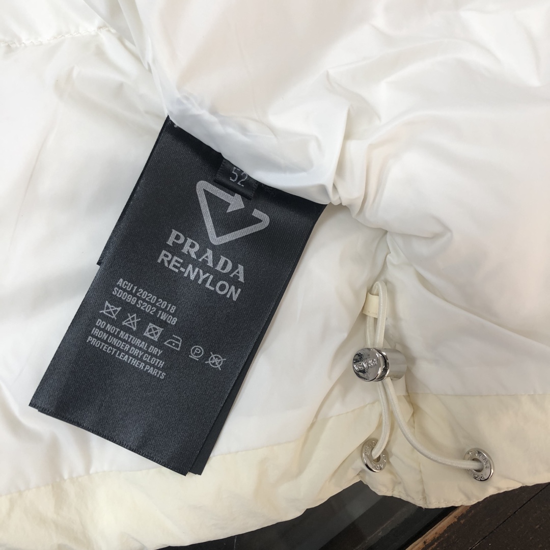 🆕PRA*DA 普拉达 25秋冬最新款立领羽绒马甲背心～版型剪裁完美穿着舒适有型，整体视觉感超强，上身效