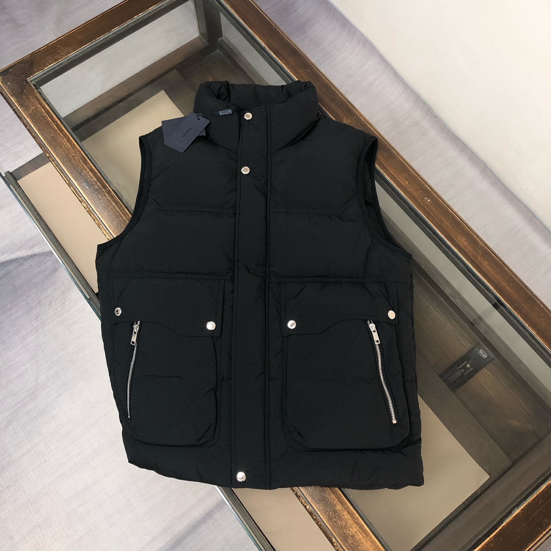 🆕PRA*DA 普拉达 25秋冬最新款立领羽绒马甲背心～版型剪裁完美穿着舒适有型，整体视觉感超强，上身效