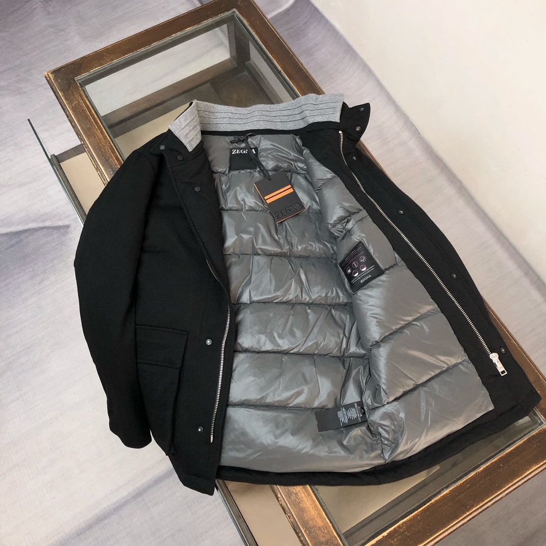 ！ 🆕ZEGNA 杰尼亚 25秋冬最新款立领毛呢中长款羽绒服外套 版型剪裁完美穿着舒适有型，整体视觉感超