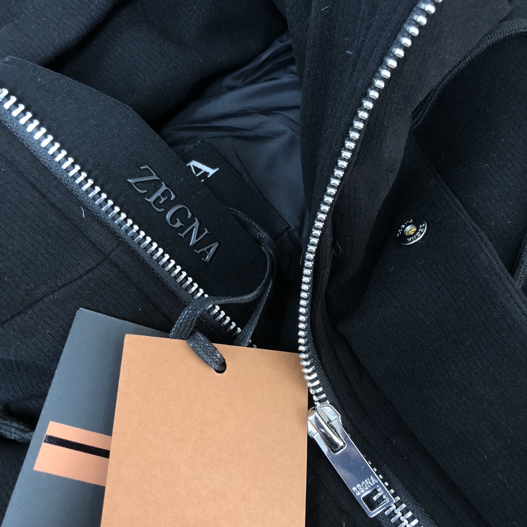 🆕ZEGNA 杰尼亚 25秋冬最新款连帽毛呢羽绒服外套 版型剪裁完美穿着舒适有型，整体视觉感超强，上身效