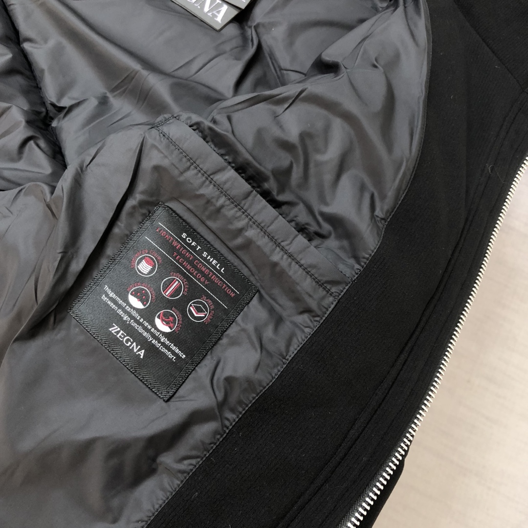 🆕ZEGNA 杰尼亚 25秋冬最新款连帽毛呢羽绒服外套 版型剪裁完美穿着舒适有型，整体视觉感超强，上身效