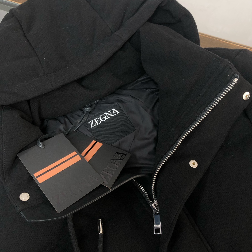 🆕ZEGNA 杰尼亚 25秋冬最新款连帽毛呢羽绒服外套 版型剪裁完美穿着舒适有型，整体视觉感超强，上身效