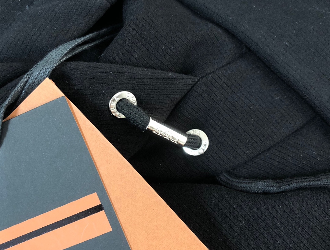 🆕ZEGNA 杰尼亚 25秋冬最新款连帽毛呢羽绒服外套 版型剪裁完美穿着舒适有型，整体视觉感超强，上身效