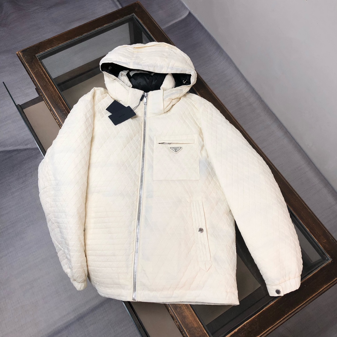 🆕PRA*DA 普拉达 25秋冬最新款连帽羽绒服外套～ 版型剪裁完美穿着舒适有型，整体视觉感超强，上身效
