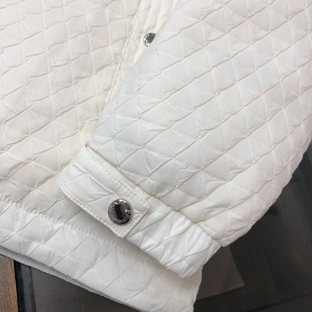 🆕PRA*DA 普拉达 25秋冬最新款连帽羽绒服外套～ 版型剪裁完美穿着舒适有型，整体视觉感超强，上身效