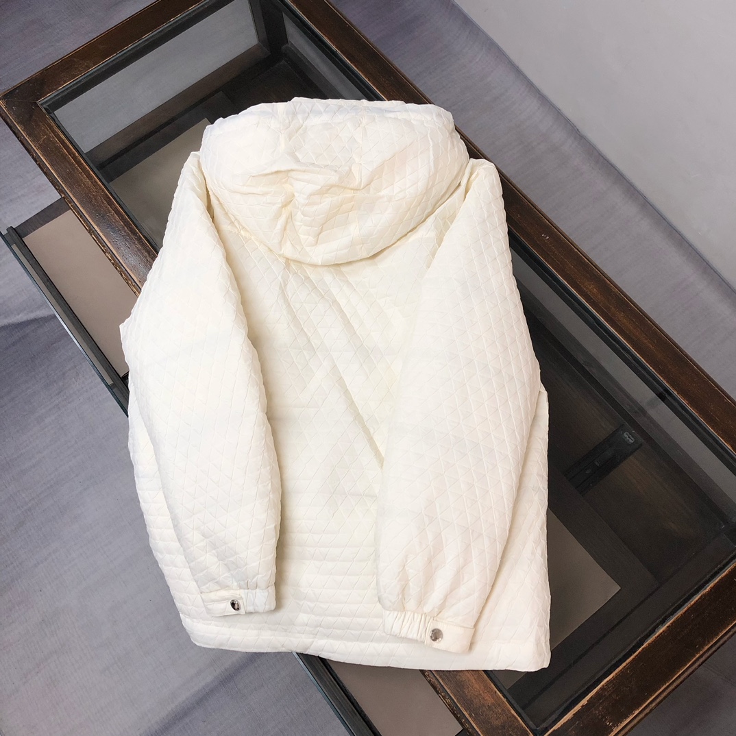 🆕PRA*DA 普拉达 25秋冬最新款连帽羽绒服外套～ 版型剪裁完美穿着舒适有型，整体视觉感超强，上身效