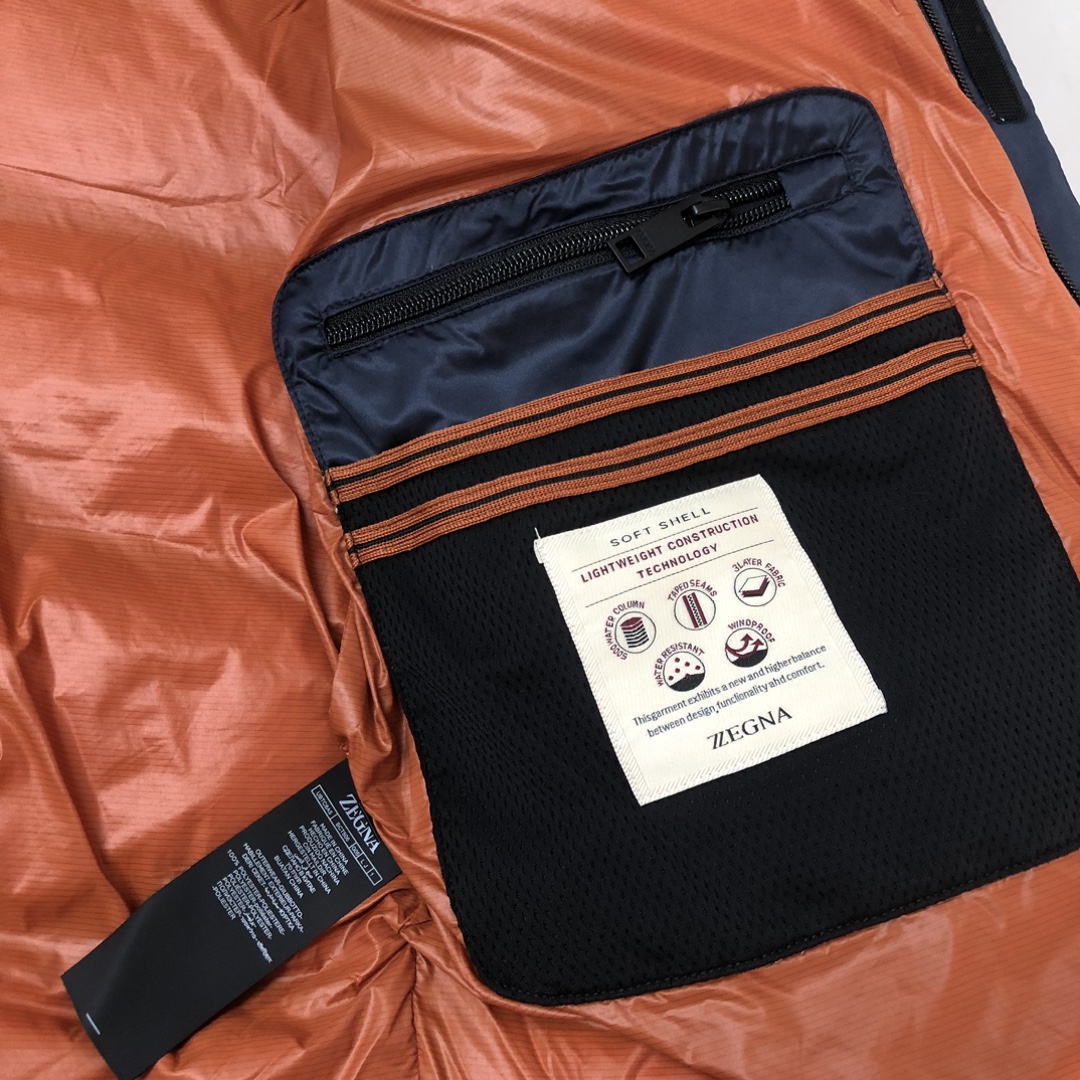 🆕ZEGNA 杰尼亚 25秋冬最新款连帽羽绒服外套（帽子不🉑拆卸） 版型剪裁完美穿着舒适有型，整体视觉感