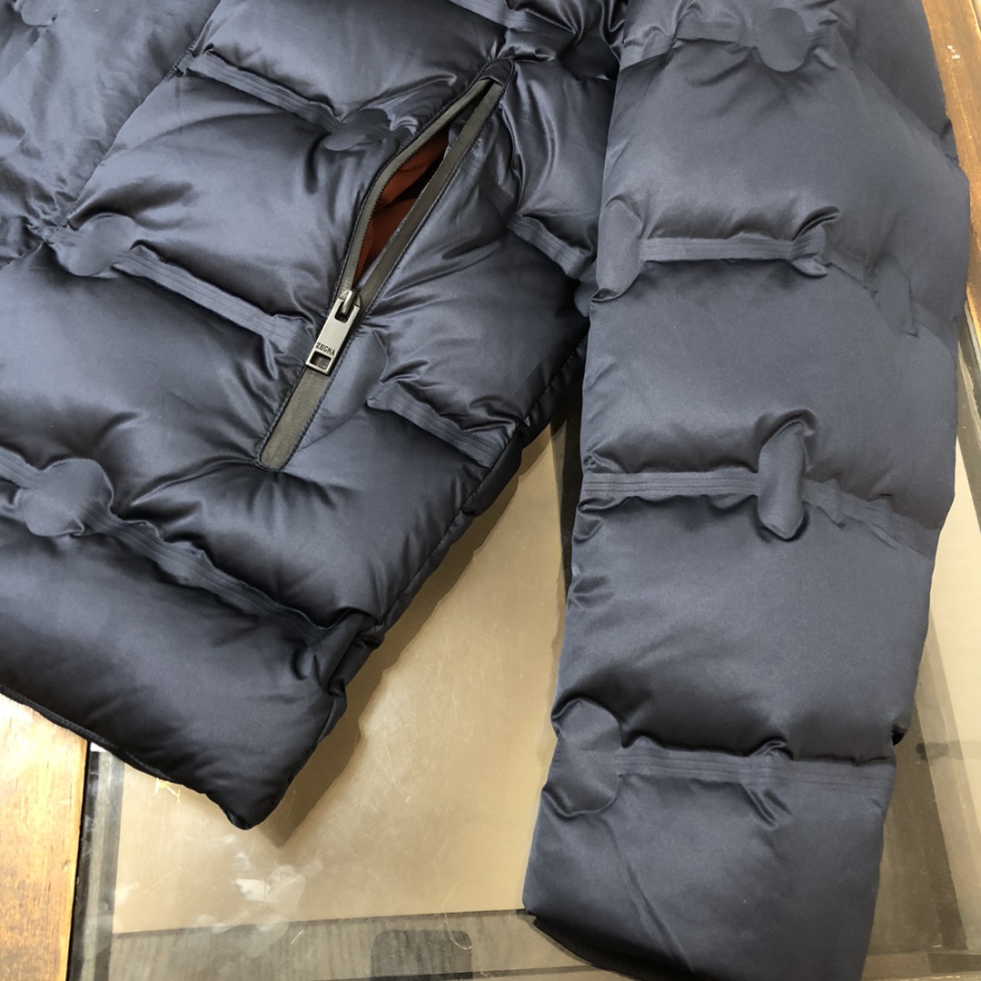 🆕ZEGNA 杰尼亚 25秋冬最新款连帽羽绒服外套（帽子不🉑拆卸） 版型剪裁完美穿着舒适有型，整体视觉感