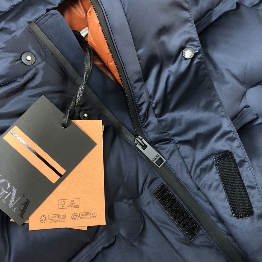 🆕ZEGNA 杰尼亚 25秋冬最新款连帽羽绒服外套（帽子不🉑拆卸） 版型剪裁完美穿着舒适有型，整体视觉感