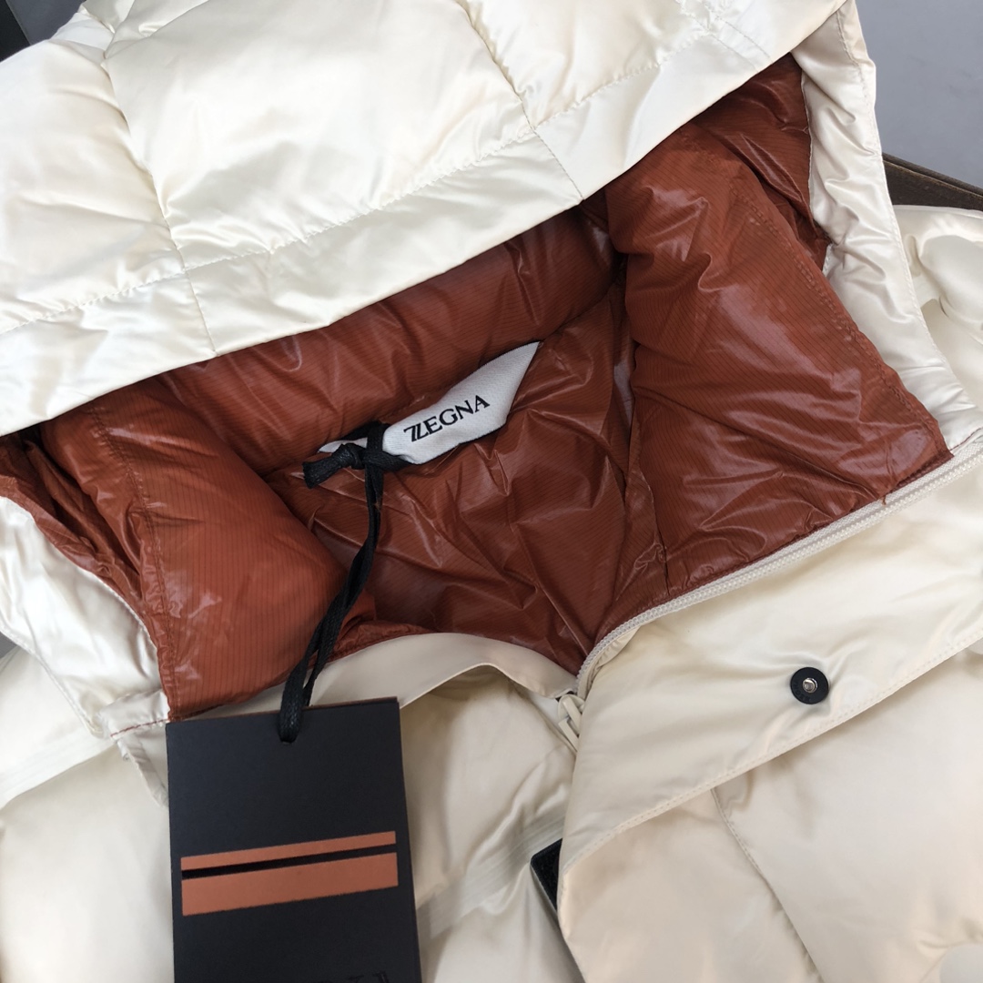 🆕ZEGNA 杰尼亚 25秋冬最新款连帽羽绒服外套（帽子不🉑拆卸） 版型剪裁完美穿着舒适有型，整体视觉感