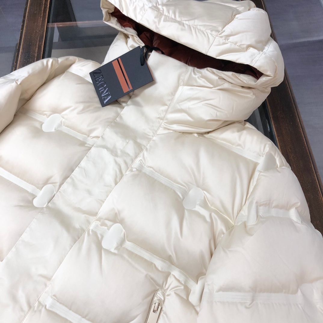 🆕ZEGNA 杰尼亚 25秋冬最新款连帽羽绒服外套（帽子不🉑拆卸） 版型剪裁完美穿着舒适有型，整体视觉感