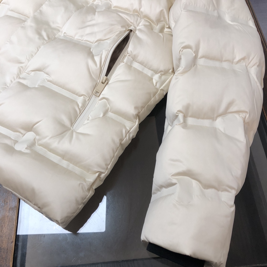 🆕ZEGNA 杰尼亚 25秋冬最新款连帽羽绒服外套（帽子不🉑拆卸） 版型剪裁完美穿着舒适有型，整体视觉感