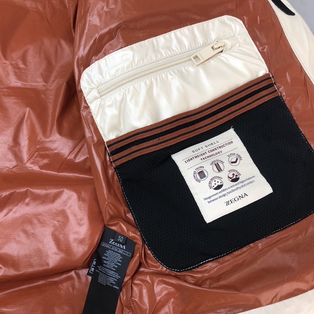 🆕ZEGNA 杰尼亚 25秋冬最新款连帽羽绒服外套（帽子不🉑拆卸） 版型剪裁完美穿着舒适有型，整体视觉感