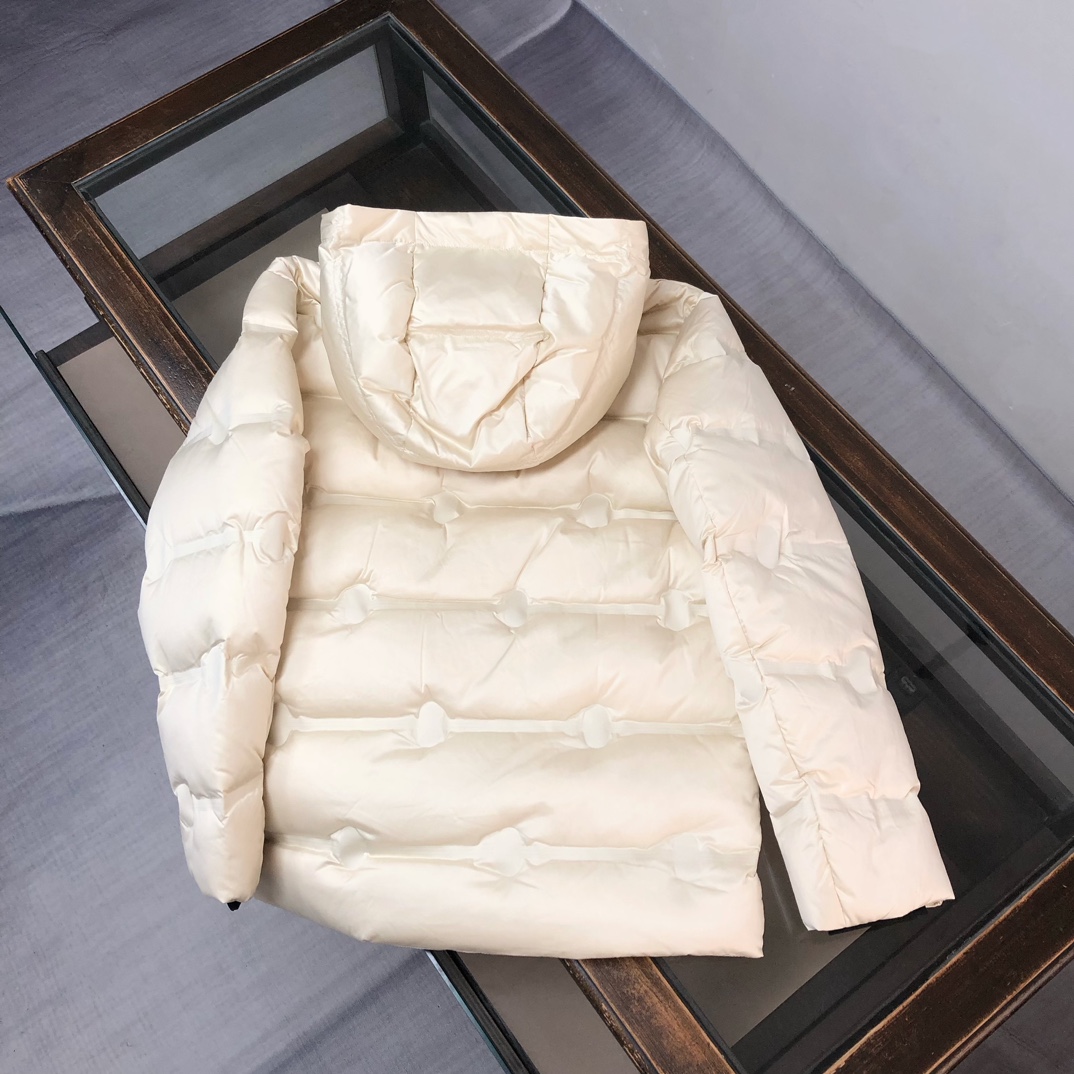 🆕ZEGNA 杰尼亚 25秋冬最新款连帽羽绒服外套（帽子不🉑拆卸） 版型剪裁完美穿着舒适有型，整体视觉感