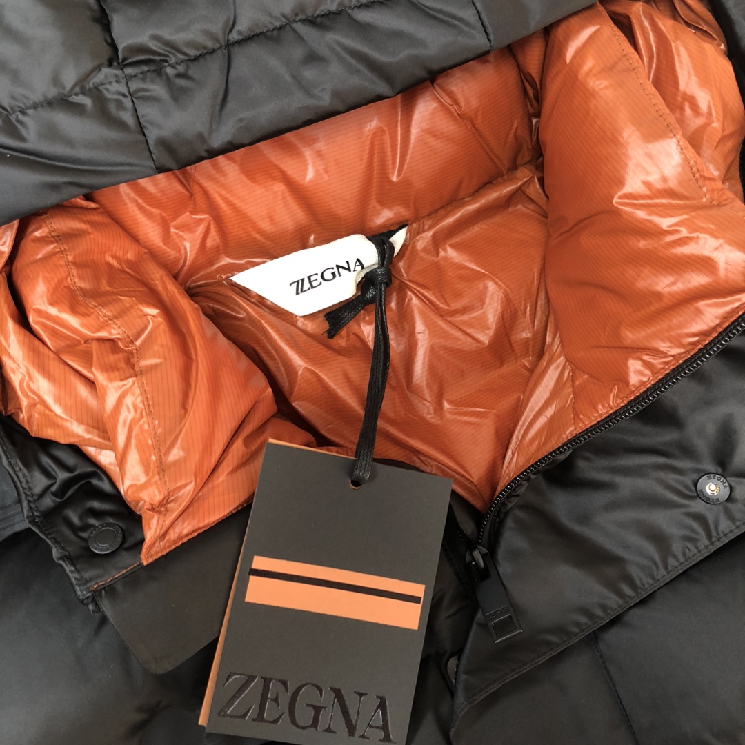 🆕ZEGNA 杰尼亚 25秋冬最新款连帽羽绒服外套（帽子不🉑拆卸） 版型剪裁完美穿着舒适有型，整体视觉感