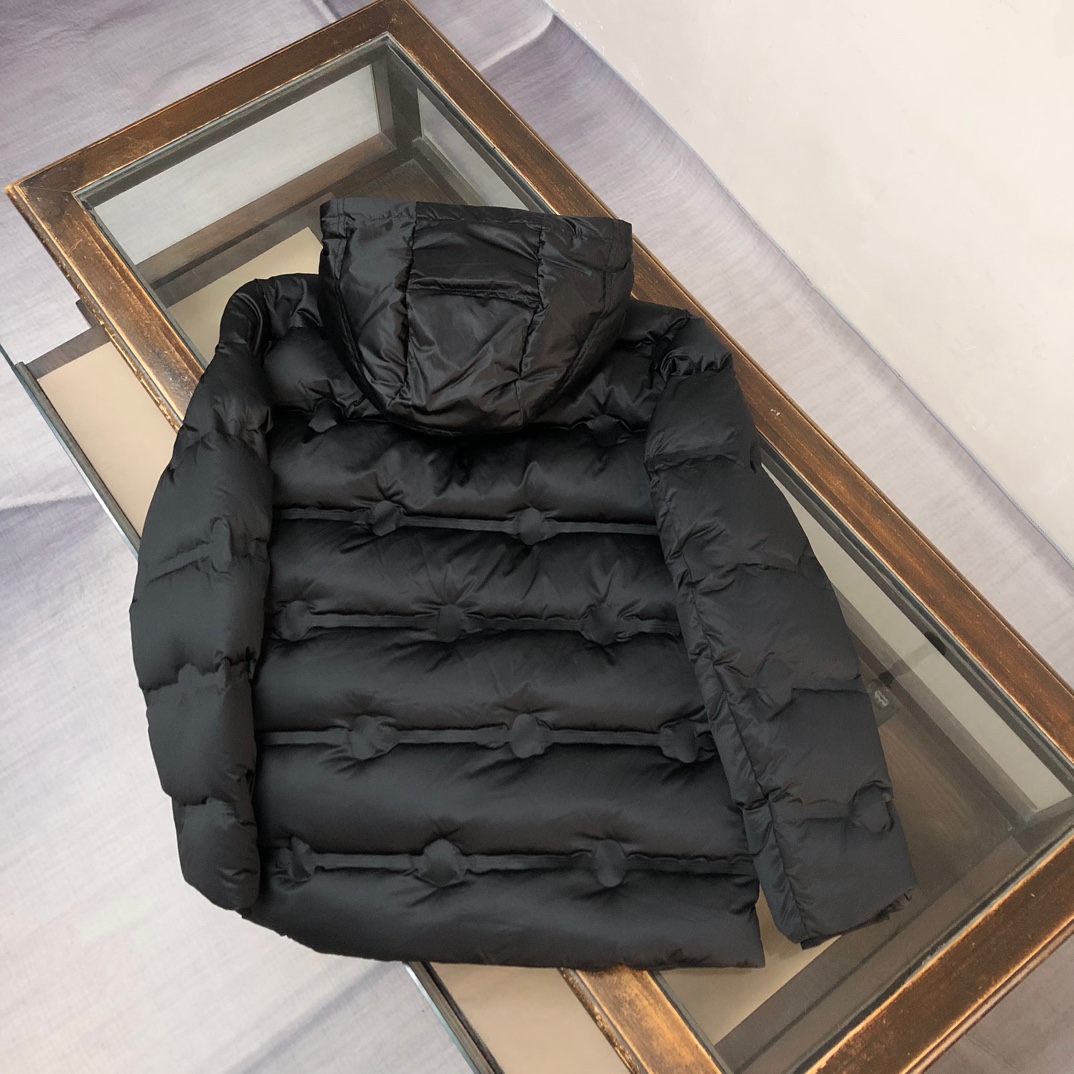 🆕ZEGNA 杰尼亚 25秋冬最新款连帽羽绒服外套（帽子不🉑拆卸） 版型剪裁完美穿着舒适有型，整体视觉感