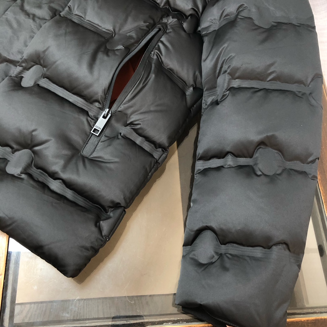 🆕ZEGNA 杰尼亚 25秋冬最新款连帽羽绒服外套（帽子不🉑拆卸） 版型剪裁完美穿着舒适有型，整体视觉感