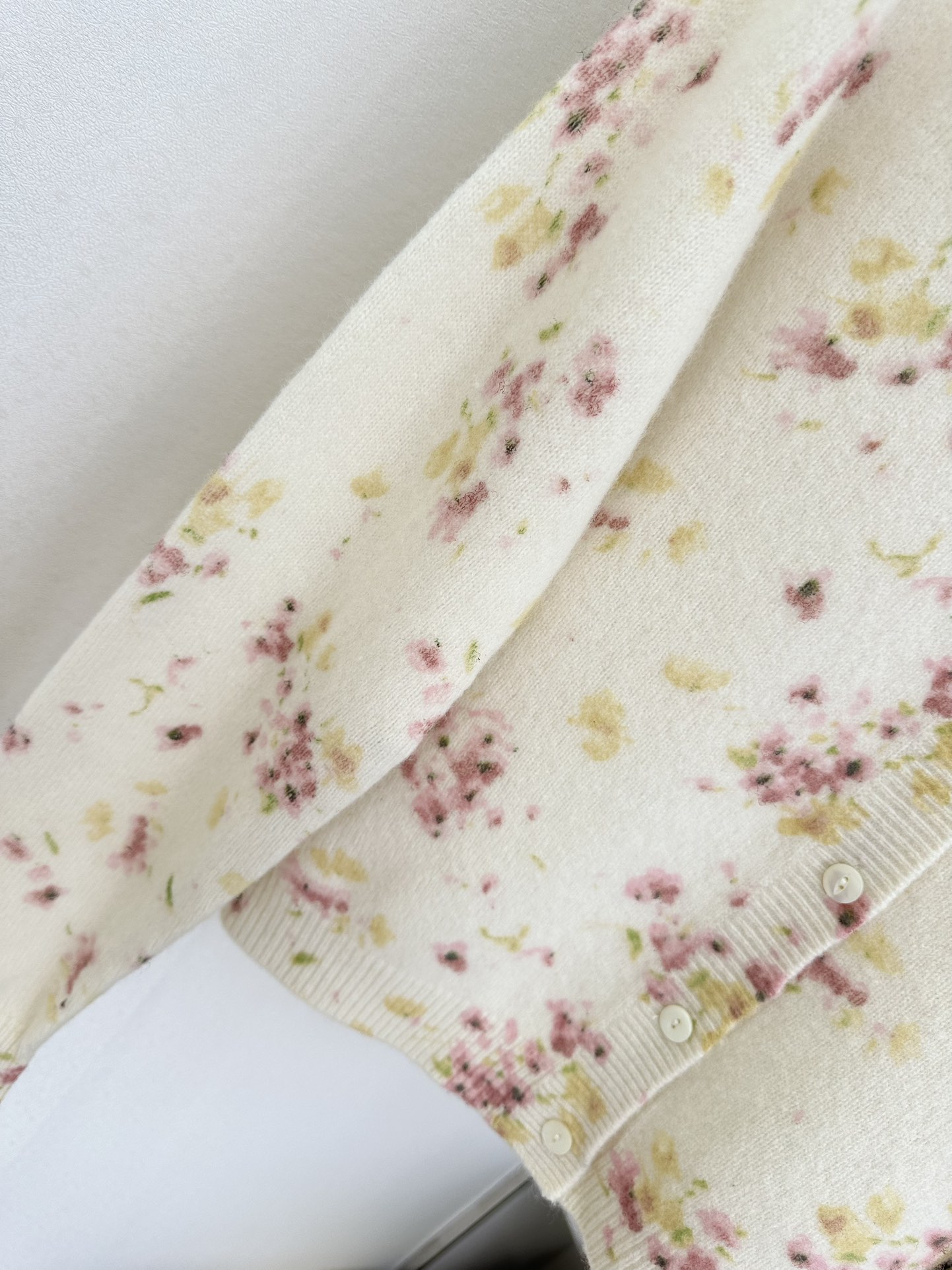 25 F 普拉达权志龙同款碎花羊毛混合纱线针织开衫² ●SIZE s m l ●