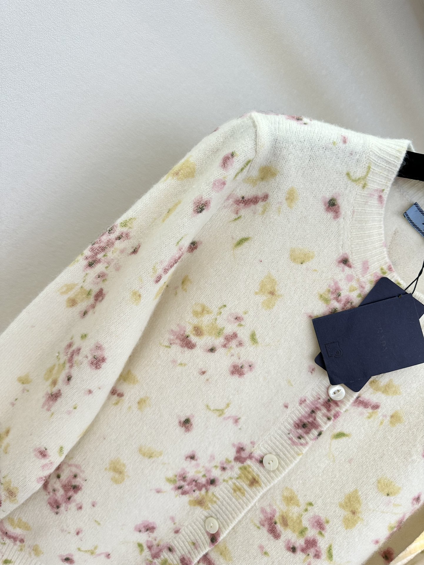 25 F 普拉达权志龙同款碎花羊毛混合纱线针织开衫² ●SIZE s m l ●