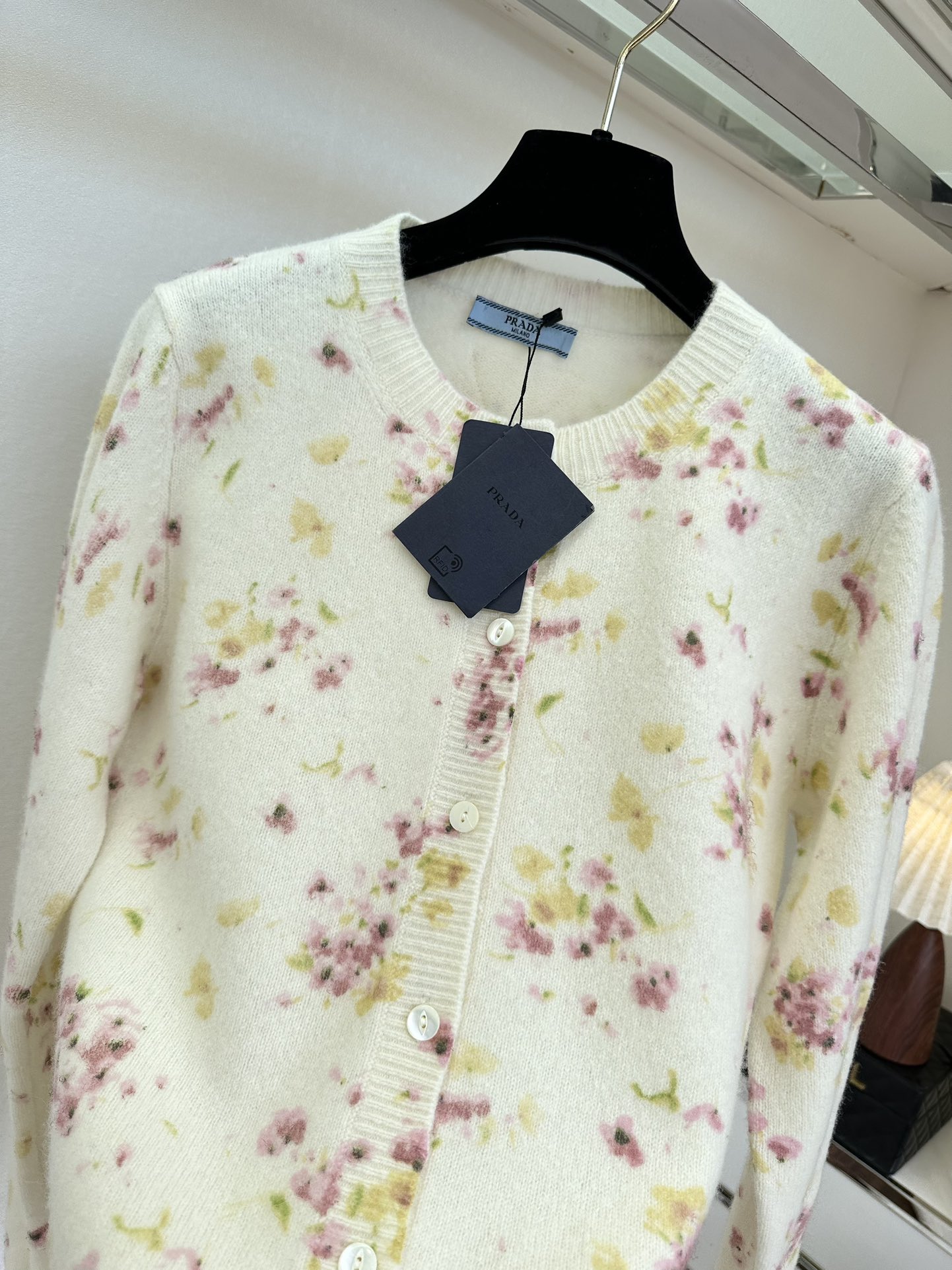 25 F 普拉达权志龙同款碎花羊毛混合纱线针织开衫² ●SIZE s m l ●