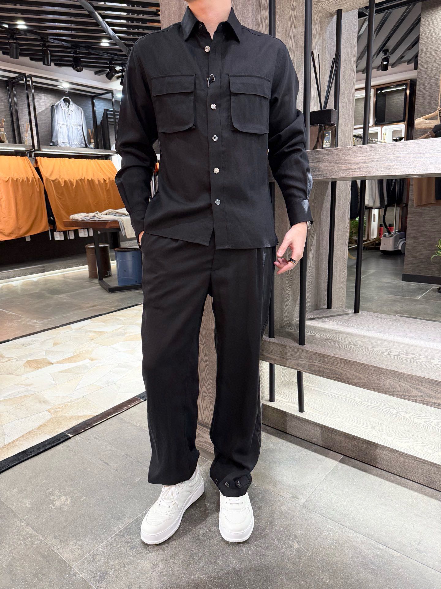 NO:545396,LP-Old Qianfeng Laiser linen shirt set, the fabric is comfortable, smooth and breathable, with a relaxed feeling, double pocket design on the chest, adding layering, details are very attentive, young and fashionable, S-2XL (model 180/140 wears M, with Hong Kong Lane Crawford gift box packaging), loro piano, shirts, alexander wang19860909LP-老钱风莱赛尔亚麻衬衫套装,面料舒适滑爽透气,自带松弛感,胸前双口袋设计,增添层次感,细节处十分用心,上身年轻时尚,码数S-2XL（模特180/140穿M,配香港连卡佛礼盒包装）,,loro piana,shirts,alexander wang,Men's clothing