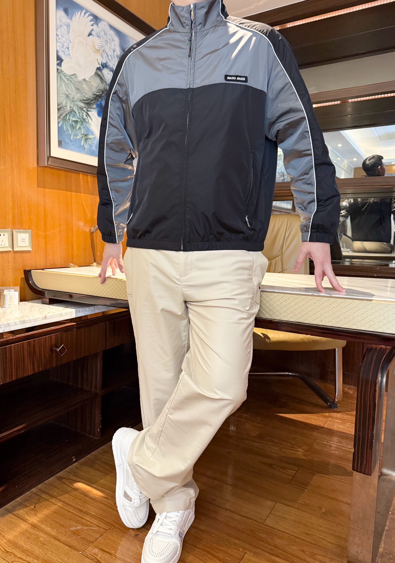 NO:545368,Miumiu-2025 counter latest hot jackets are shipped, and European and American counters are released simultaneously!  Selected Italian imported polyester fabrics with simple and fashionable designs, and the letter logo on the chest highlights the fashionable sizes 48-56 (model 180/140 wears 50, with Hong Kong Lane Crawford gift box packaging), miumiu, jackets & coats, alexander wang19860909miumiu-2025专柜最新爆款外套出货 欧美专柜同步发售！精选意大利进口聚酯纤维面料搭配简约时尚的设计,胸口品牌字母标志彰显时尚尺码48-56（模特180/140穿50,配香港连卡佛礼盒包装）,,miumiu,jackets & coats,alexander wang,Men's clothing