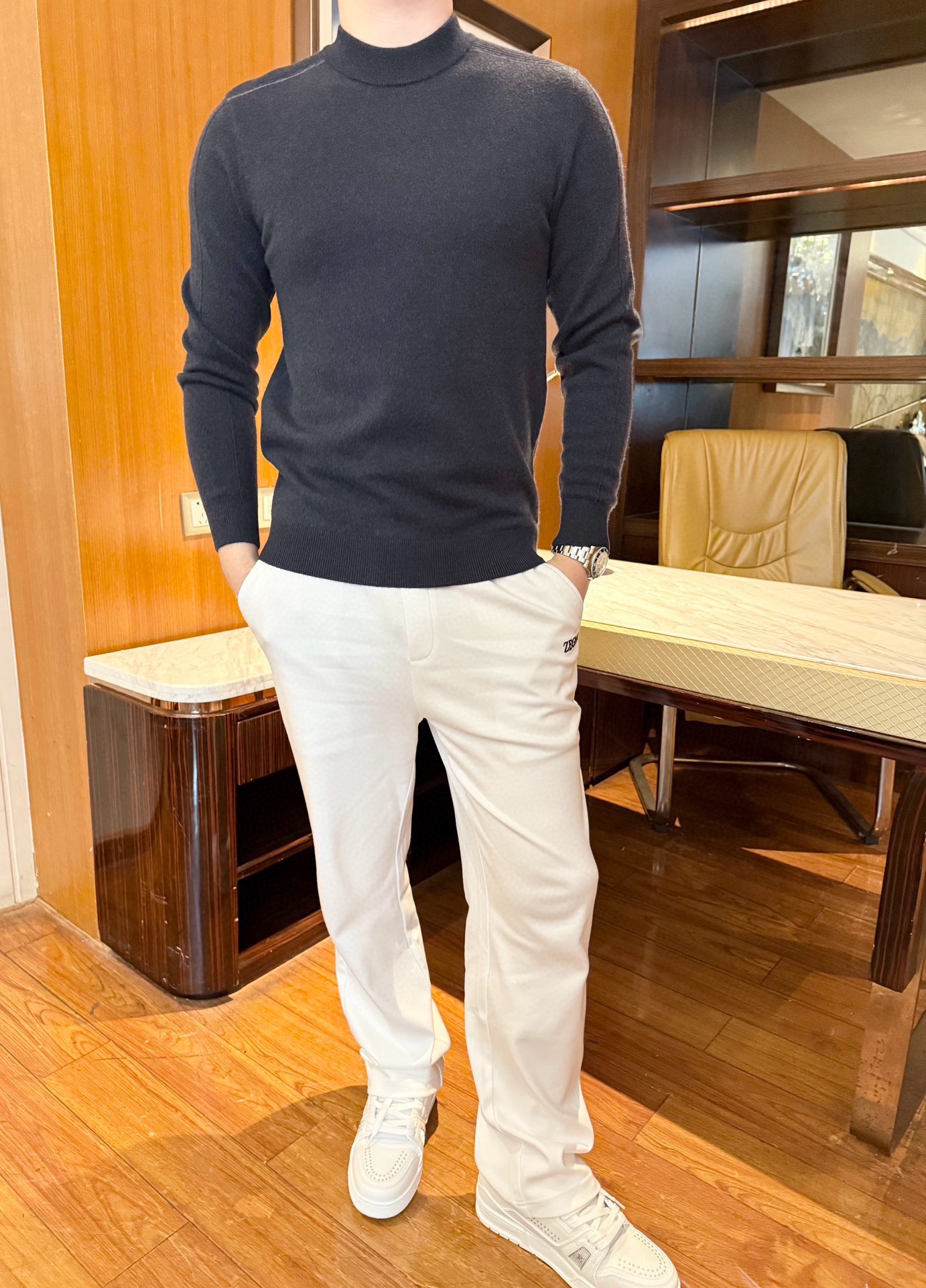 NO:545323,Ermenegildo Zegna-2025 latest popular sweaters are shipped from the counters, hot-selling items in European and American counters!  Selected 100% cotton wool imported from Italy, soft and comfortable to the touch, matched with the latest design, simple and elegant, the upper body effect is great. Sizes 48-56 (model 180/140 wears 50, with Hong Kong Lane Crawford gift box packaging),,zegna,sweaters,alexander wang19860909杰尼亚-2025专柜最新爆款毛衣出货 欧美专柜热销单品！精选意大利进口百分百棉羊毛触感柔软舒适搭配最新的设计,简单大方 上身效果超赞.尺码48-56（模特180/140穿50,配香港连卡佛礼盒包装）,,zegna,sweaters,alexander wang,Men's clothing