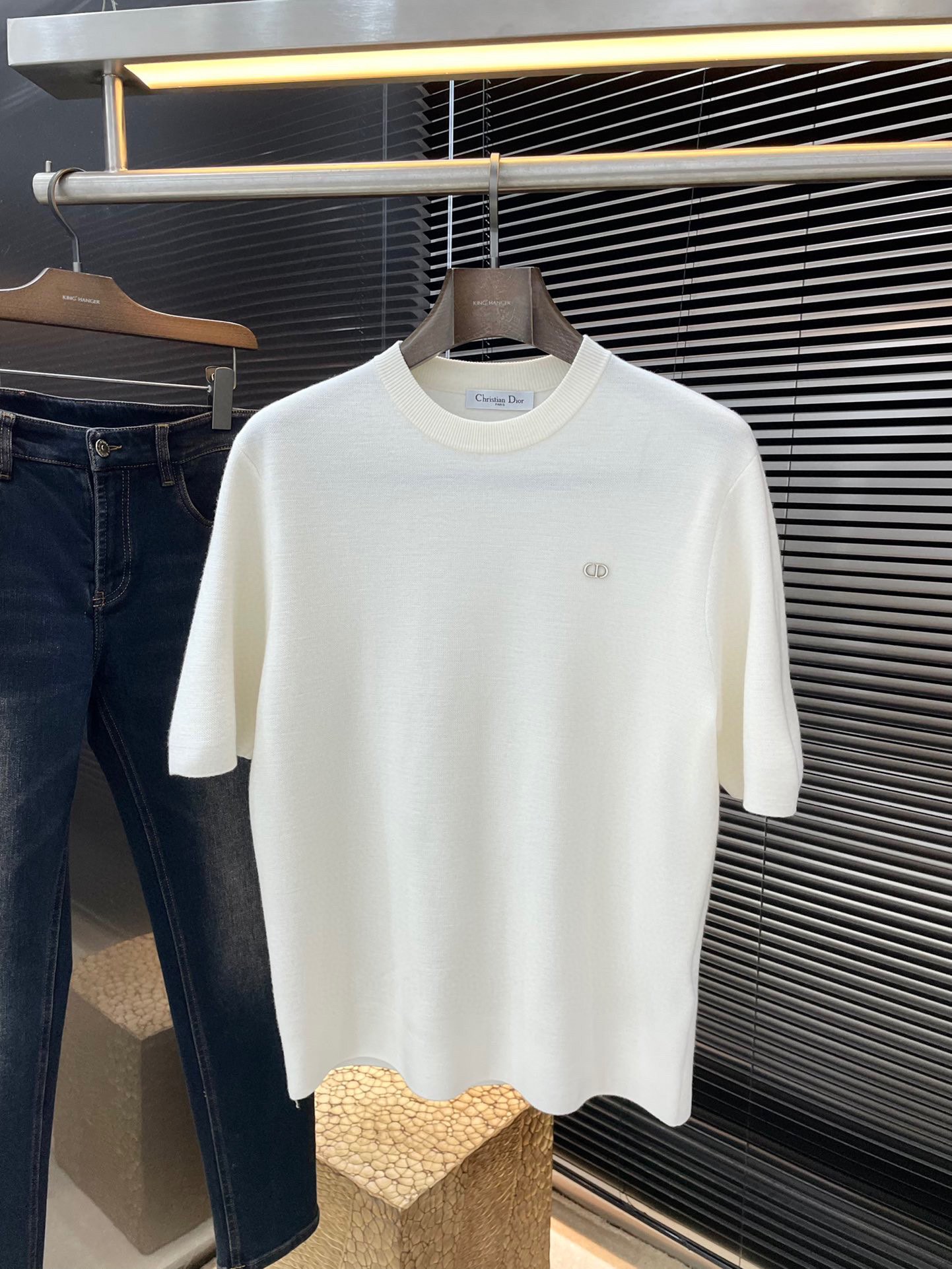 NO:545703,P Dio- (Dio) VIP high-end customization, new short-sleeved base in autumn and winter, versatile styles, anyone can easily control the fabric, fully customized craftsmanship, high-end customized extremely fine wool fabric, the fabric feels soft, the upper body is comfortable and soft, the simple style is very classy, ​​simple and unique, and the style is slim, very exquisite, showing the aura, and highlighting the exquisiteness of business men!  Size M-3XL,,dior,dior,T-shirt,alexander wang19860909P  Dio-（迪奥）VIP高级定制 秋冬新款短袖打底 百搭款式 任何人都可以轻松驾驭 面料全订制工艺 高支定制极细美丽诺羊毛面料 面料手感柔软,上身舒适柔软 简约的款式非常显档次,简约个性时尚,版型剪裁属于修身款 非常精致,显气场,又会凸显商务男士的精致！尺码 M-3XL,,dior,dior,T-shirt,alexander wang,Men's clothing