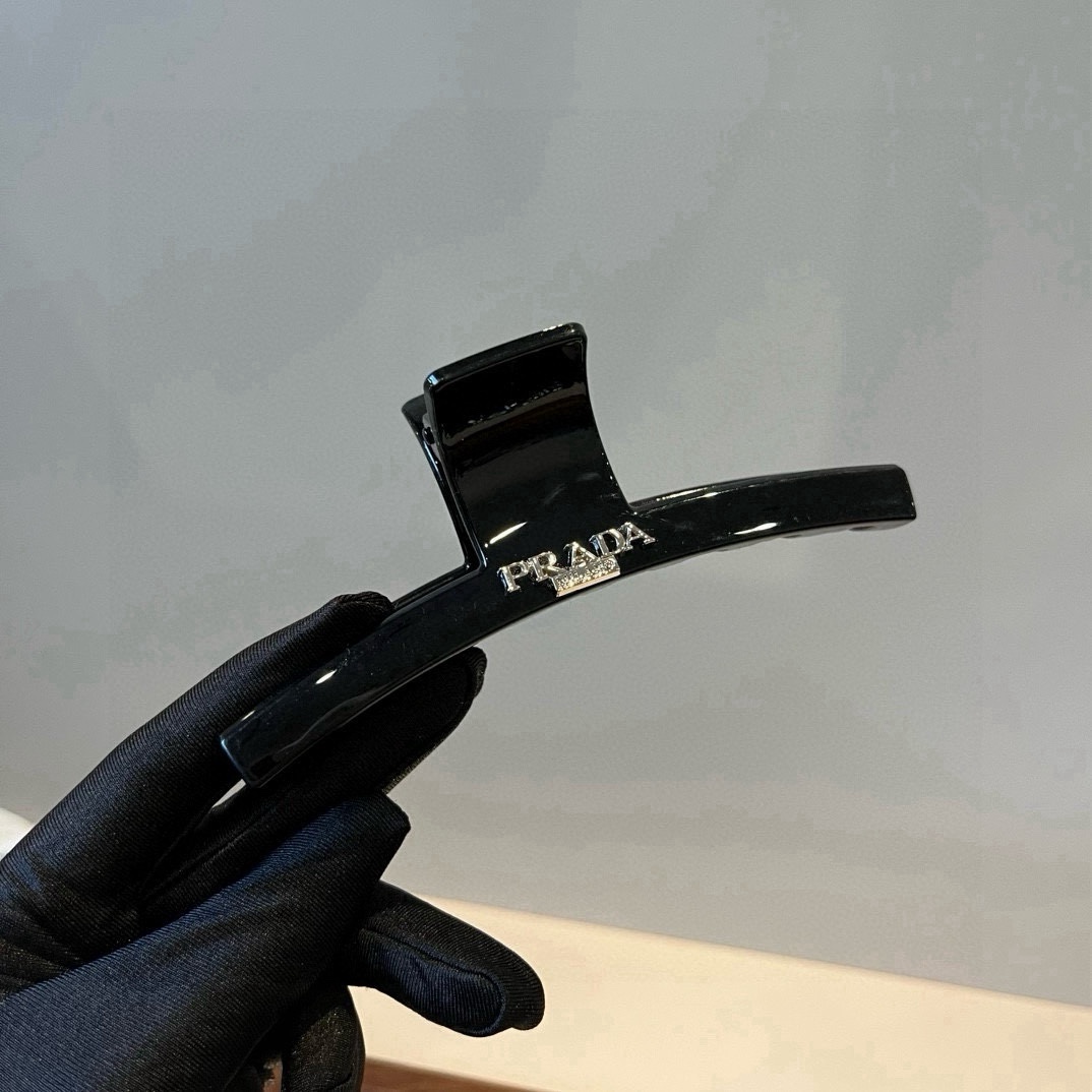 pPRADA普拉达发夹
