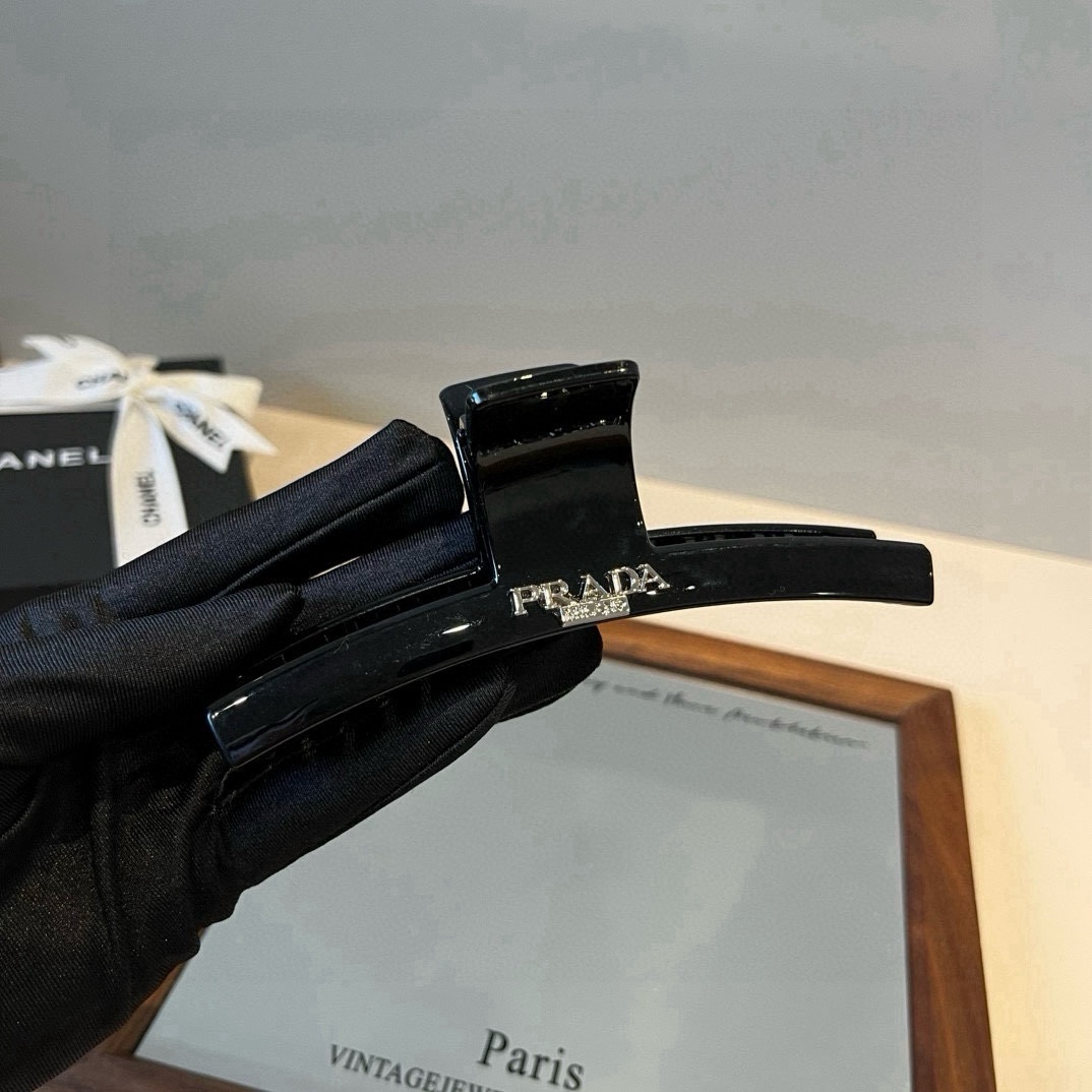 pPRADA普拉达发夹