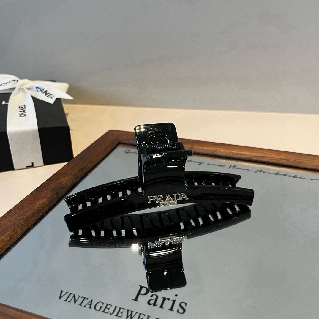 pPRADA普拉达发夹