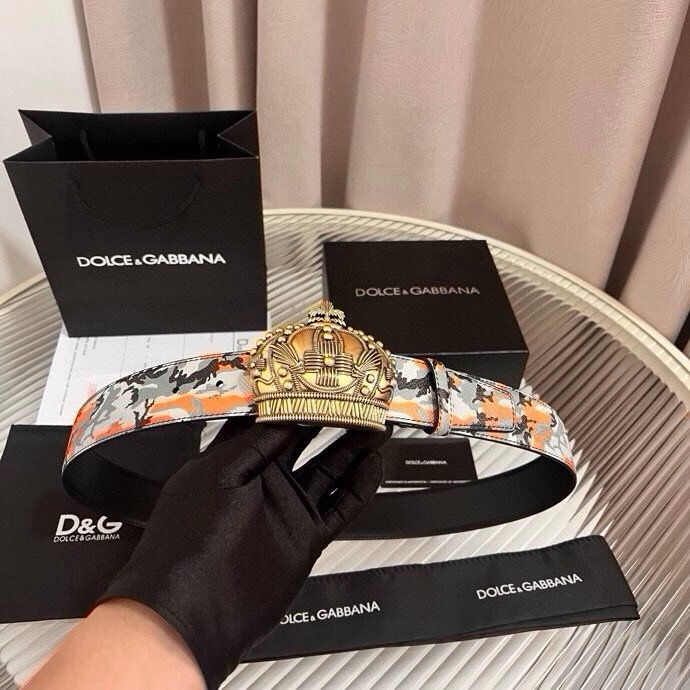 Dolce&Gabbana 全新印花小牛皮腰带，缀以个性化徽标搭扣。小牛皮腰带，搭配徽标装饰搭扣,4.0